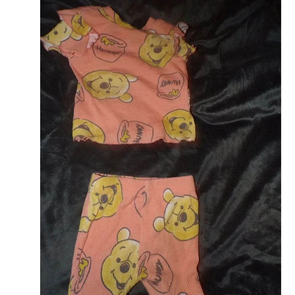 Disney Winnie the Pooh print knit short set size 6 to 9 month